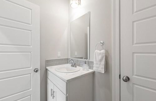 NEW Youngsville Escape KING Beds Cajun Luxury WiFi - Foto 4