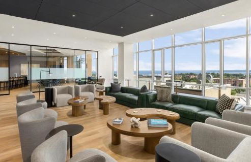 Luxury 1BR w Stunning Floor-to-Ceiling Water Views - Foto 31