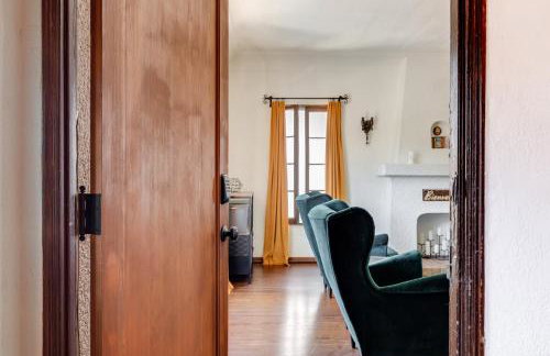 Visit the Beach from a Historic Downtown Apartment - NRP21-00092 - Foto 9