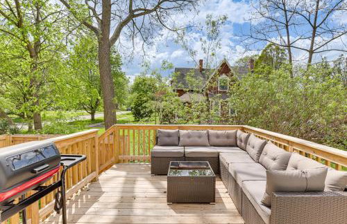 Walk to Downtown and Seneca Lake Updated Retreat! - Foto 2