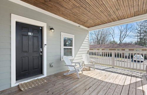 *NEW* Charm on Church ~ Cozy, Modern, Downtown Apt - Foto 45