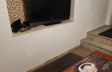 Halle, TOP -PREISE, große 79 qm SD FeWo, EG, wahlweise mit 1- 3 DZ, inklusiv TV Lounge, Küche, Bad WC Einfach und gut, Langzeitmieter VB Preise - Foto 26