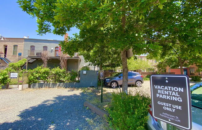 The Penthouse Loft in the Heart of Old Town! - Photo 32