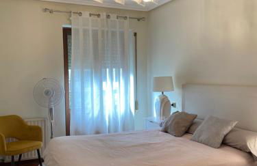 HomeOffice with Church Views - Foto 24