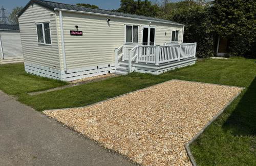 Rosa - Bournemouth Holiday Home - Photo 1