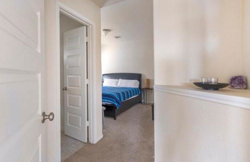 Sleeps 8 comfortably! Super location! - Foto 7