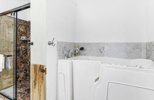 5 Mi to Lake Secluded Pinedale Retreat with Sauna! - Photo 11