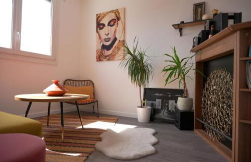 Le Remarquable à Saint Martin d'Hères - Situé au Calme - Proche de Grenoble des Centre de Formations et du Campus - 1 Lit King Size et un lit simple - Climatisation - Balcon - Parking gratuit - Vue montagne - Proche Station de Ski - Foto 7