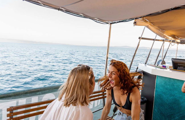 Fiesta en barco por el Lago Azul - Foto 4