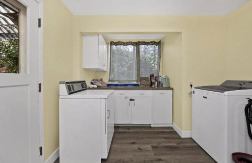 Sandy Feet Retreat -- Lakefront Retreat With Sand Volleyball Court! - Foto 18