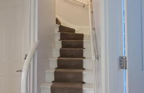 Cheltenham large house with gym, bar & hot tub - Photo 17