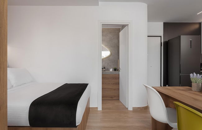 Athenian Riviera Seaside Suite - Photo 3