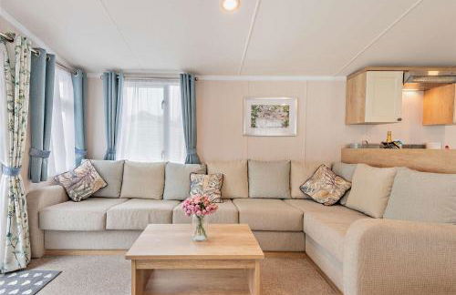 Rated Superb - Award-Winning Family Holiday Park - Live Shows, Themed Events, and Activities for All Ages, Day and Night - WiFi, Netflix, Linens - Gym, Sauna - Spotless, Quiet, Secluded, Parking - Restaurant, Shop, Bar - Foto 9