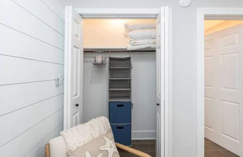 Island Joy - Newly Renovated/Walk to the Beach! - Foto 40