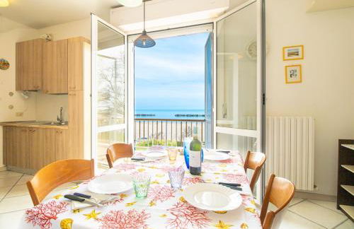 Large balcony overlooking the sea Wi-Fi Parking - Foto 12