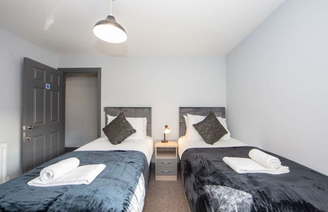 Immaculate 5-bed House in the City Centre Ashford - Photo 6