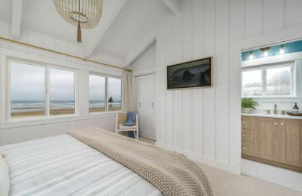 Oceanfront w Direct Beach Access • Game Room • Views Driftaway by AvantStay - Photo 36