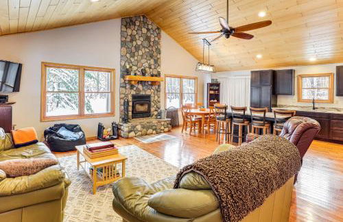 Ski, Hike and Ride On-Site 80-Acre Retreat in Boon - Foto 1