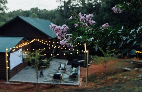 Luxe Lodge Escape - Hot Tub-Outdoor Movies-Game Room-Fire Pit - Foto 25