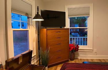 Cozy Downtown Cottage - Parking, Pet Friendly! - Foto 17