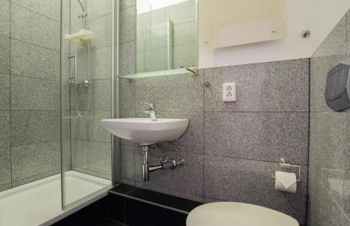 Tolstov Apartments - 1 or 3 Room Apartments - 20 Min Messe DUS and Old Town DUS - Foto 15