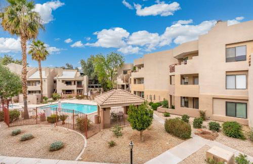 Mid-Century, Two-story with private Balconies & Pool view - Foto 20