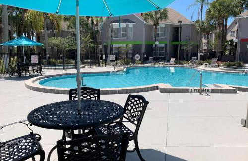 Two bed condo in Parkway Palms Resort - Foto 25