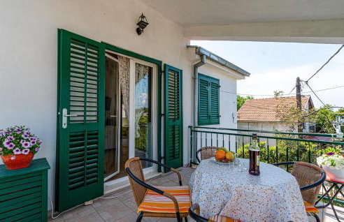 2 Bedroom Stunning Apartment In Osobljava - Foto 2