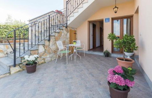 Two-Bedroom Apartment In Radmani - Photo 10