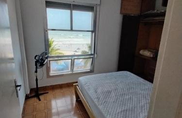 Apartamento pé na Areia com Garagem no Centro - Foto 2