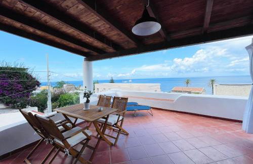 Villa Margherita - Appartamenti a due passi dal corso di Santa Marina Salina a 100 mt dalla spiaggia - Foto 1