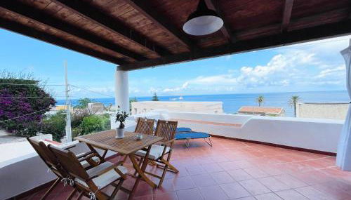 Villa Margherita - Appartamenti a due passi dal corso di Santa Marina Salina a 100 mt dalla spiaggia - Foto 1