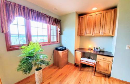 Artemis Lakehouse - Hot Tub, Lakefront & Racetrack - Photo 22