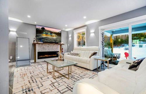 New Sunday River Ski Retreat with Hot Tub Spa - FirePit Sleeps 16 - Foto 51