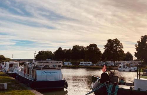 L'Amazone - bateau à quai sur le canal de bourgogne - Foto 21