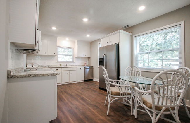 Historic Cottage for 6 Porch swing Pets - Foto 13