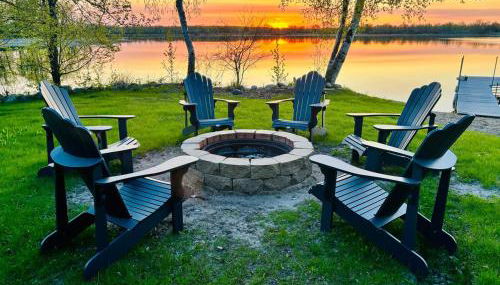 Lake Escape with paddle boards, fire pit & game room - Foto 2
