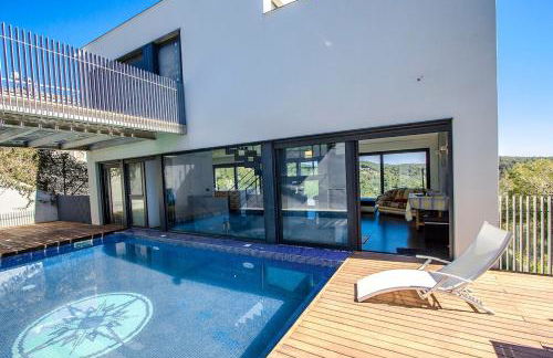 Catalunya Casas Modern Hilltop Haven with private pool 7km to beach - Foto 1