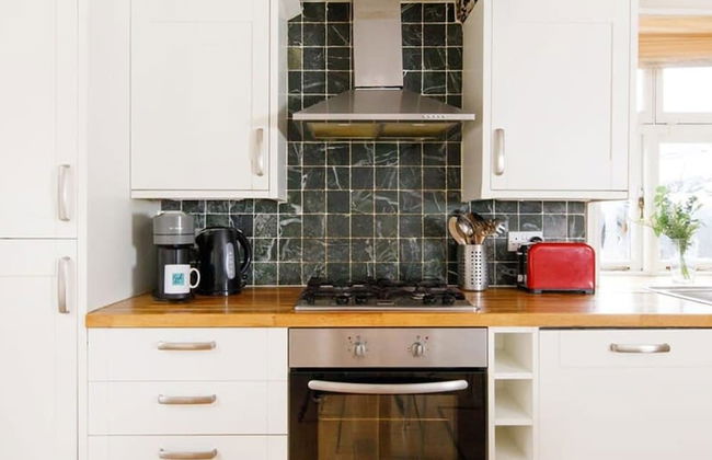 Charming 3bd Townhouse Right in the City Centre - Photo 16