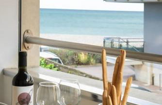 Elegante bilocale con vista mare e parcheggio - Foto 8