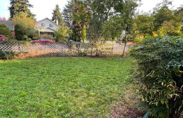 Charming 2 bedroom house 1 mile from U of O - Photo 12