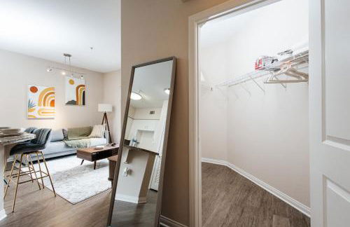 Gorgeous studio steps from The Groove - Foto 16