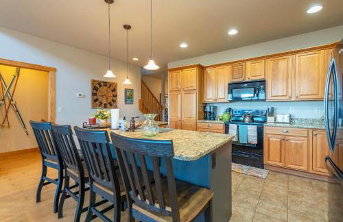 Wolf's Den~Views~Hot Tub~Home Theater~Hatley Ski! - Foto 14