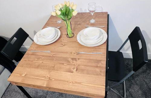 2 Bed apartment Sleeps 3 -Smart Tv -Private garden - Foto 9