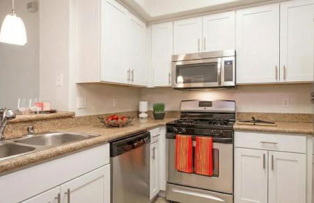 Sunny Marina Del Rey Apartment- Hot Tub, Game Room, BBQ, Projector - Photo 11