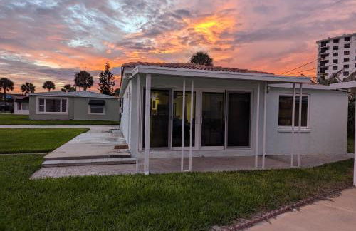 Beautiful Ormond Beachfront House! - Photo 27