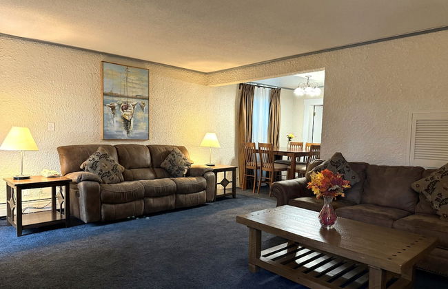 Divya Sutra Plaza and Conference Centre, Vernon, BC - Foto 36