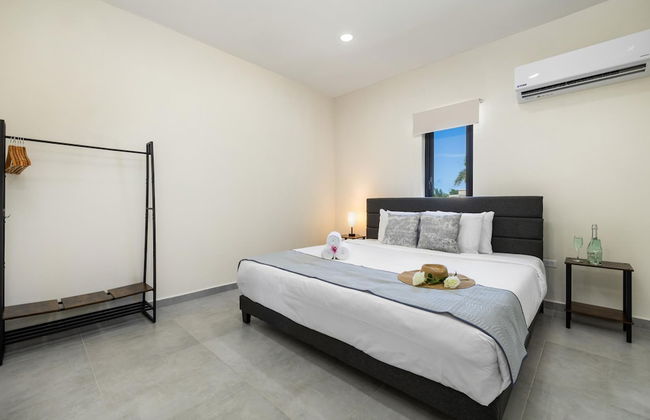 Brand NEW 3BR w Private Pool Walk to Palm Beach - Photo 39