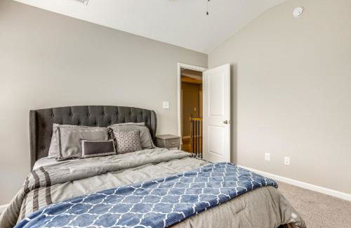 Patio with Fireplace Spacious Sharpsburg Home! - Foto 25