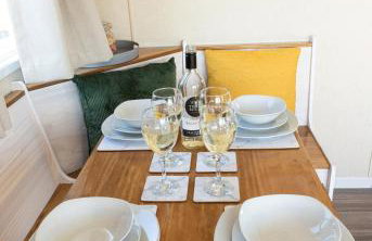 Dog Friendly Lovely Caravan 4 Berth Towyn North Wales Read full host details before booking Mon in to Fri out Fri in to Mon out Mon to Mon Fri to Fri ONLY - Foto 11